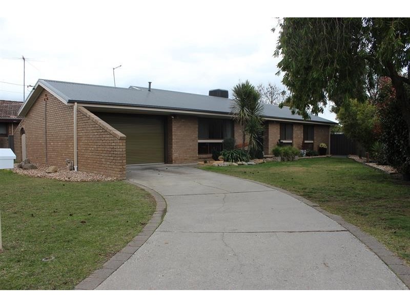 484 Henderson St, Lavington NSW 2641