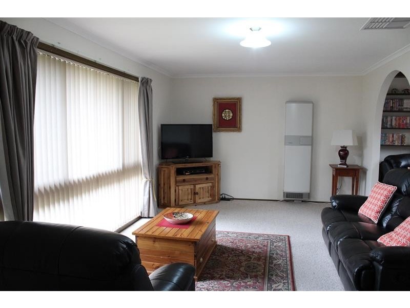 484 Henderson St, Lavington NSW 2641