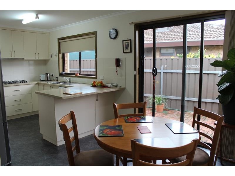 484 Henderson St, Lavington NSW 2641