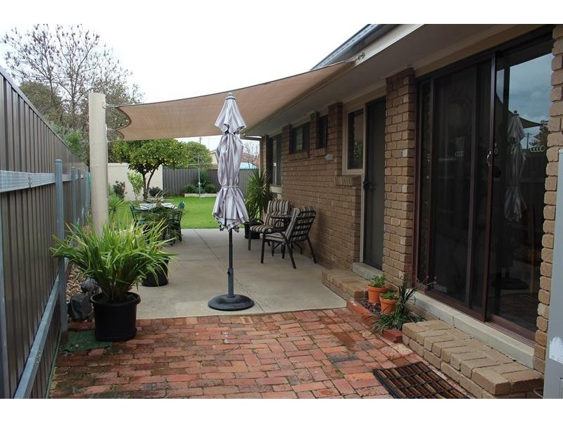484 Henderson St, Lavington NSW 2641