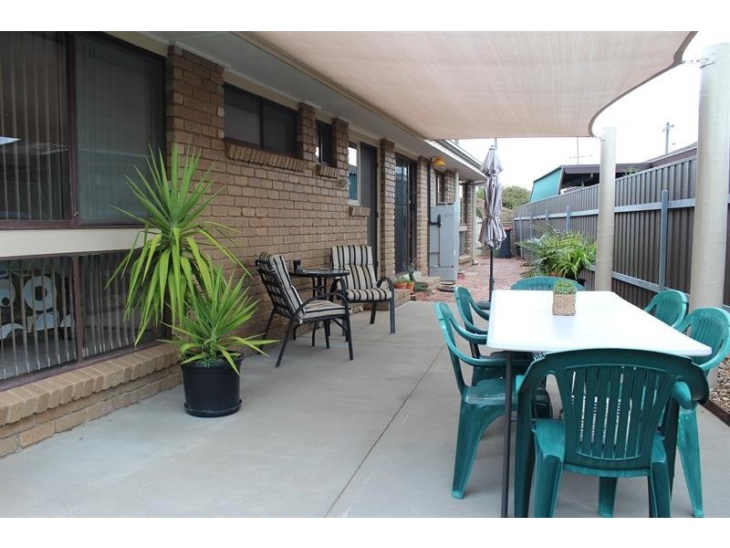 484 Henderson St, Lavington NSW 2641