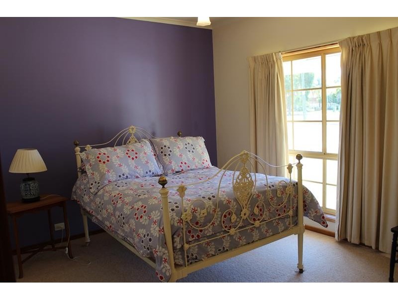 4/577 Webb St, Lavington NSW 2641