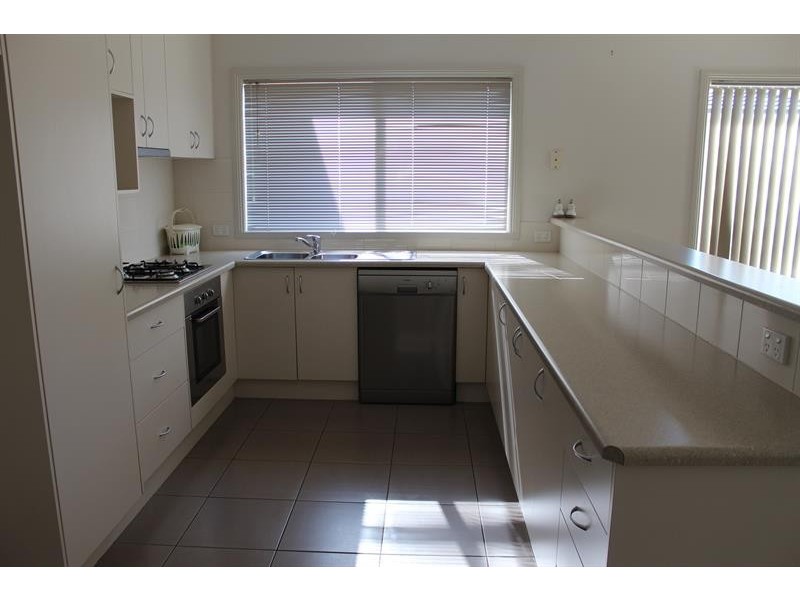 8 Bruno  Pl, Lavington NSW 2641