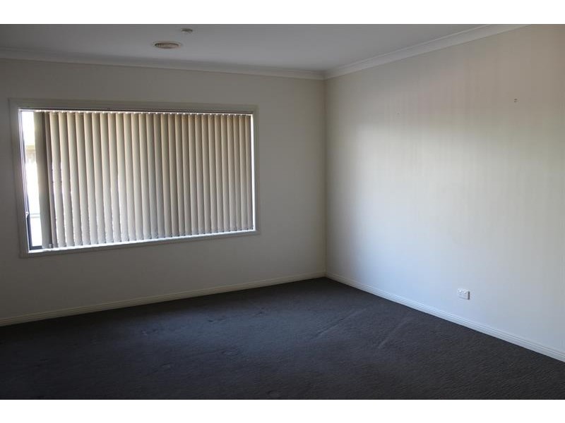 8 Bruno  Pl, Lavington NSW 2641