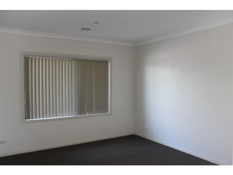 8 Bruno  Pl, Lavington NSW 2641