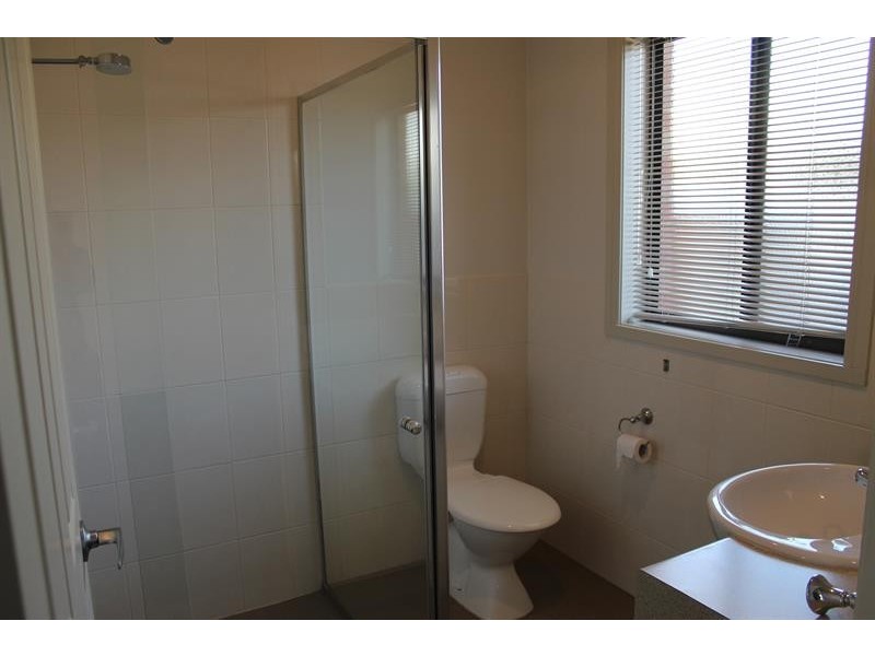 8 Bruno  Pl, Lavington NSW 2641