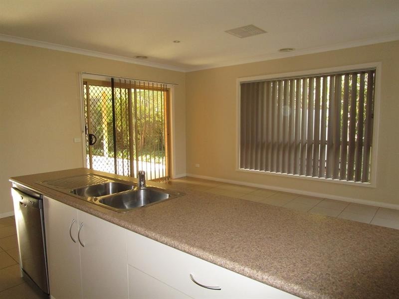 2/392 Tarakan Ave, North Albury NSW 2640