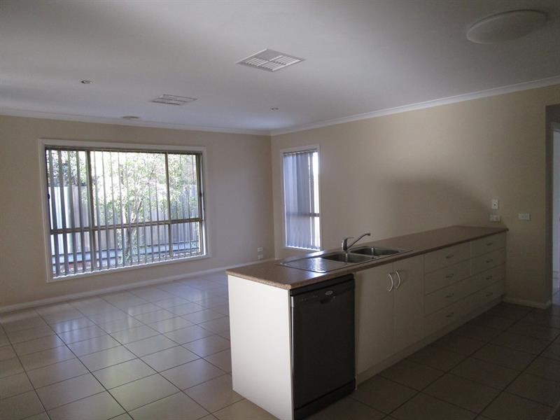 2/392 Tarakan Ave, North Albury NSW 2640