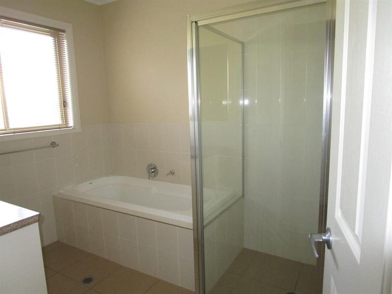 2/392 Tarakan Ave, North Albury NSW 2640