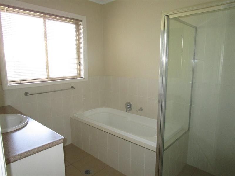 2/392 Tarakan Ave, North Albury NSW 2640