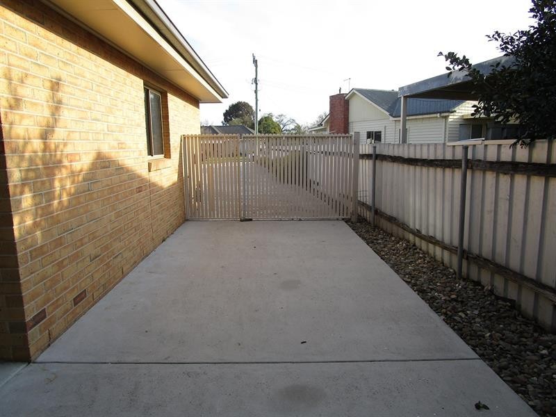 2/392 Tarakan Ave, North Albury NSW 2640