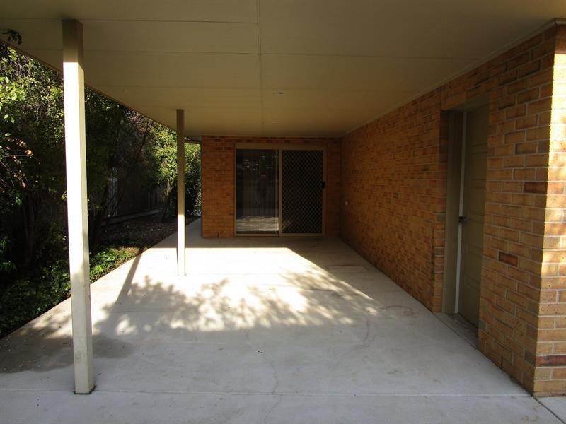 2/392 Tarakan Ave, North Albury NSW 2640