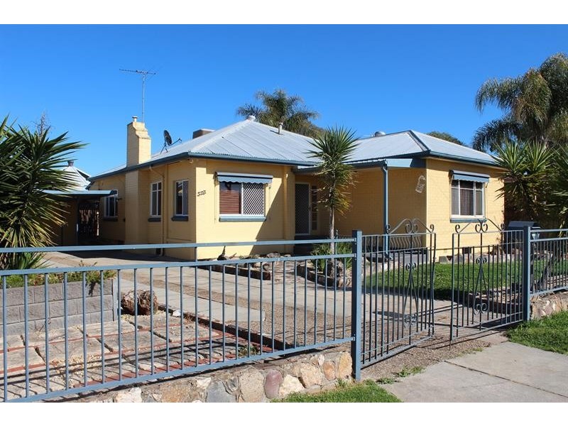 519 Kotthoff St, Lavington NSW 2641