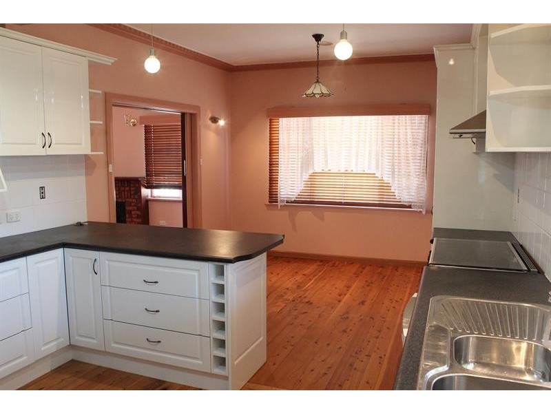 519 Kotthoff St, Lavington NSW 2641