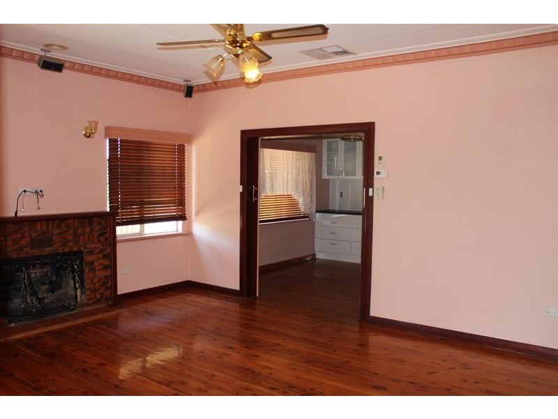 519 Kotthoff St, Lavington NSW 2641