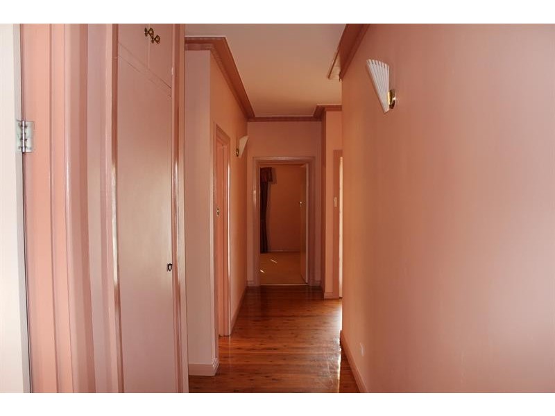 519 Kotthoff St, Lavington NSW 2641