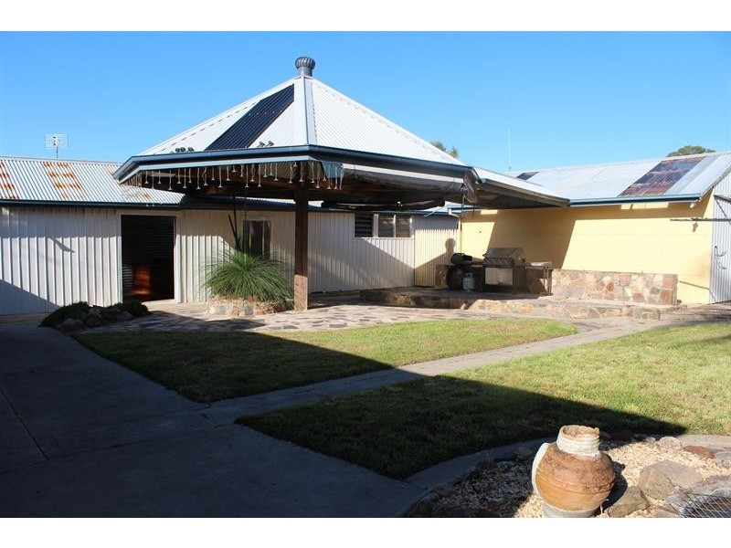 519 Kotthoff St, Lavington NSW 2641