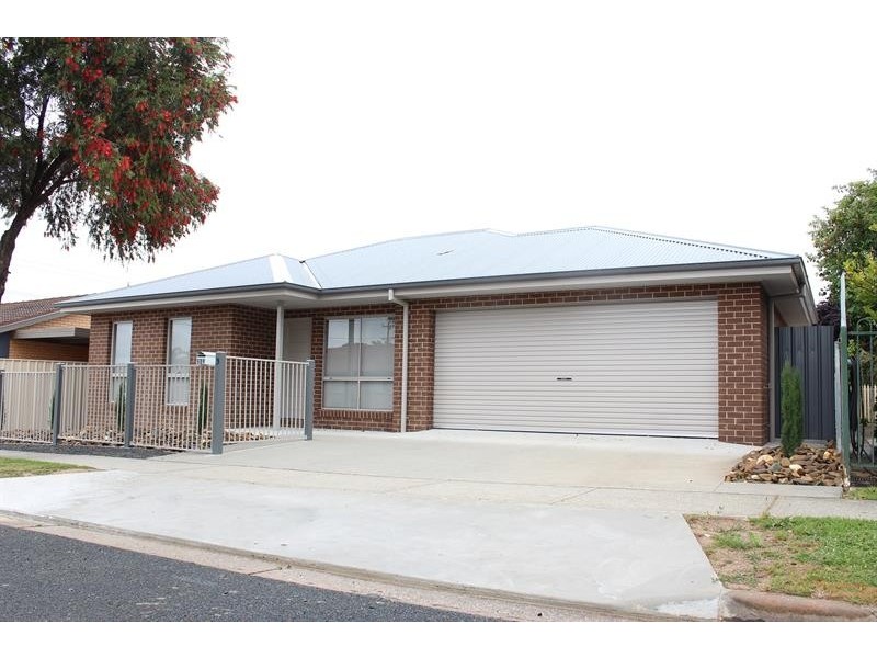 509 Kotthoff St, Lavington NSW 2641