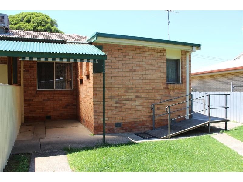 1/539 Hague St, Lavington NSW 2641