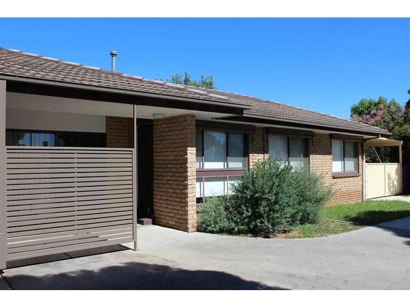 2/486 Kotthoff St, Lavington NSW 2641