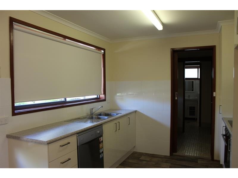 2/486 Kotthoff St, Lavington NSW 2641