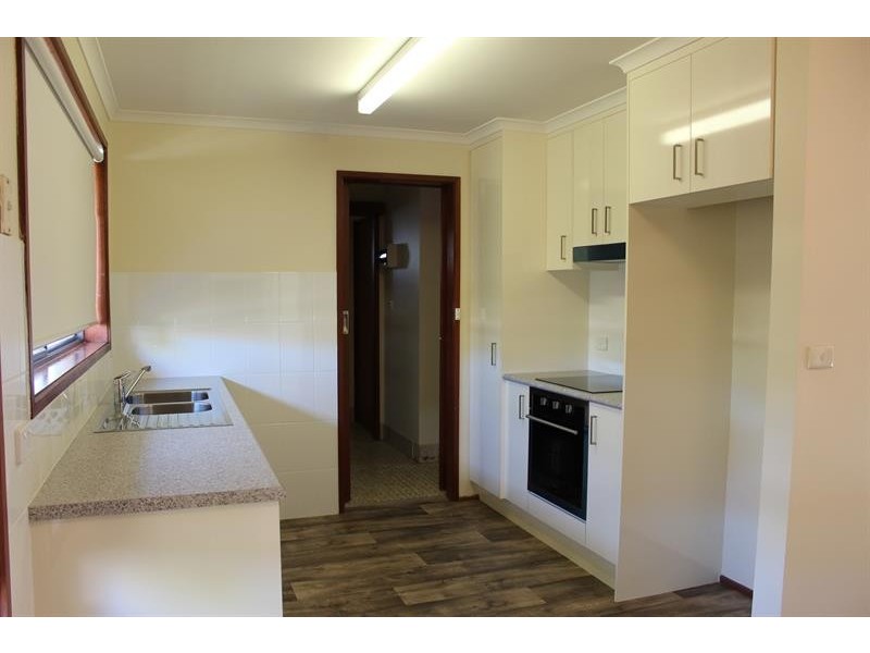 2/486 Kotthoff St, Lavington NSW 2641