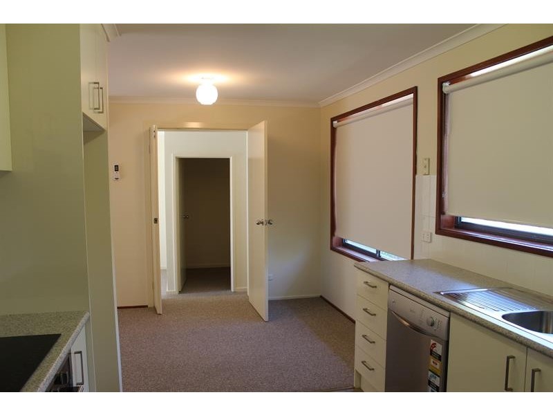 2/486 Kotthoff St, Lavington NSW 2641