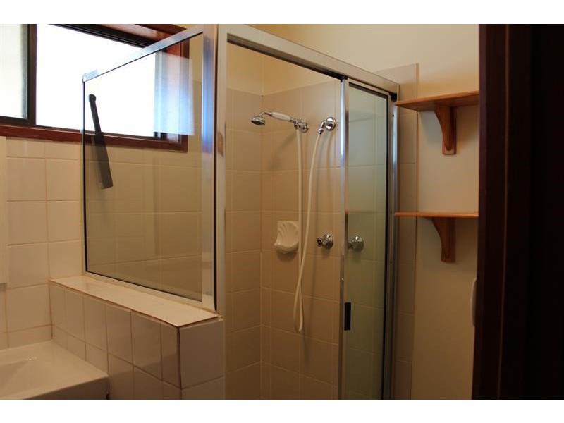 2/486 Kotthoff St, Lavington NSW 2641