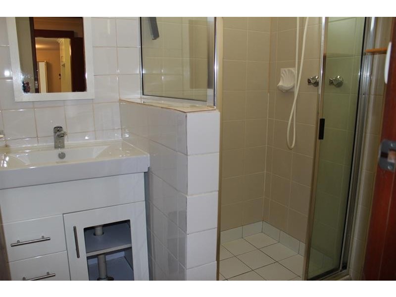 2/486 Kotthoff St, Lavington NSW 2641
