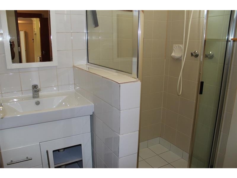 2/486 Kotthoff St, Lavington NSW 2641