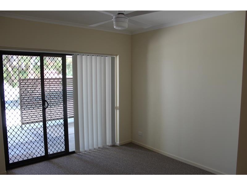 2/486 Kotthoff St, Lavington NSW 2641