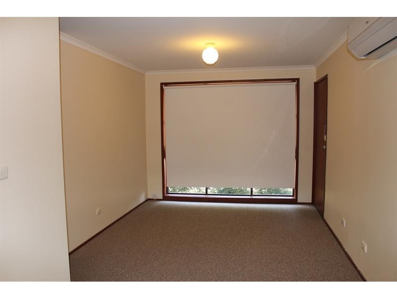 2/486 Kotthoff St, Lavington NSW 2641