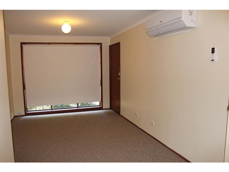 2/486 Kotthoff St, Lavington NSW 2641