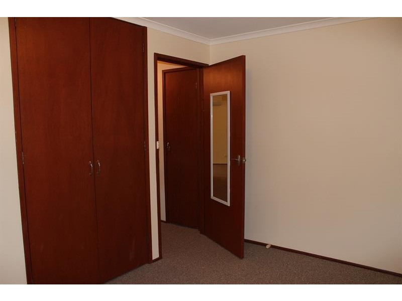 2/486 Kotthoff St, Lavington NSW 2641