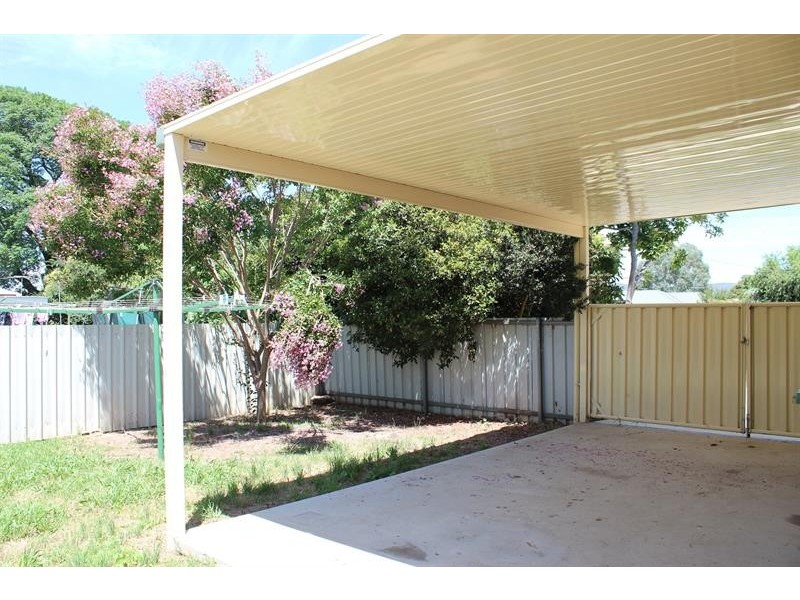 2/486 Kotthoff St, Lavington NSW 2641