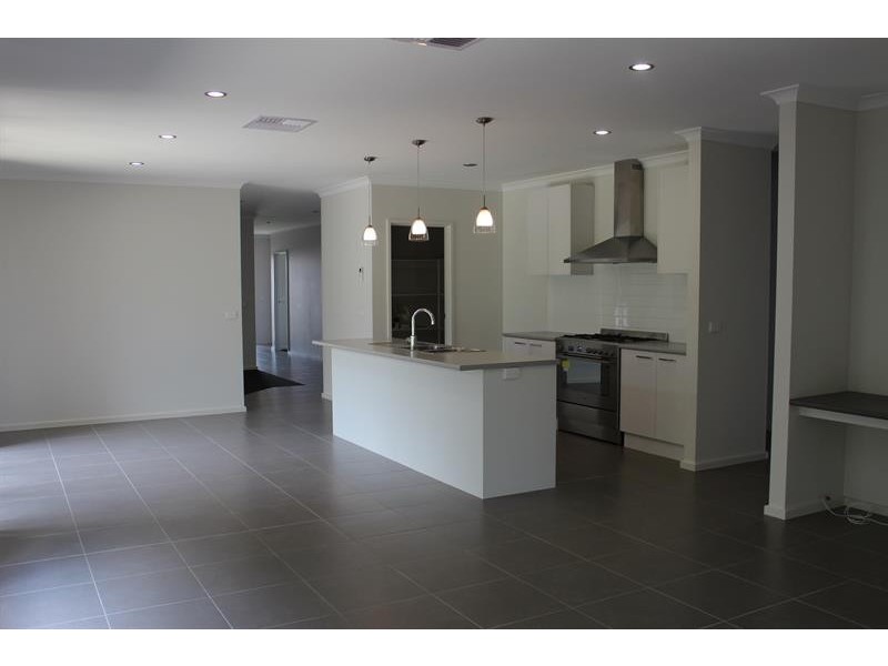 23 Hanrahan St, Hamilton Valley NSW 2641