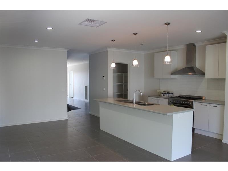 23 Hanrahan St, Hamilton Valley NSW 2641