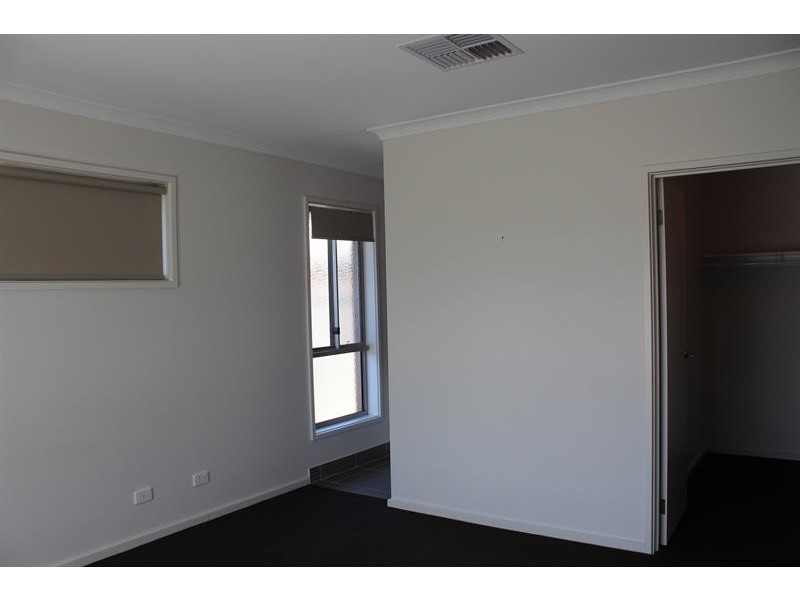 23 Hanrahan St, Hamilton Valley NSW 2641