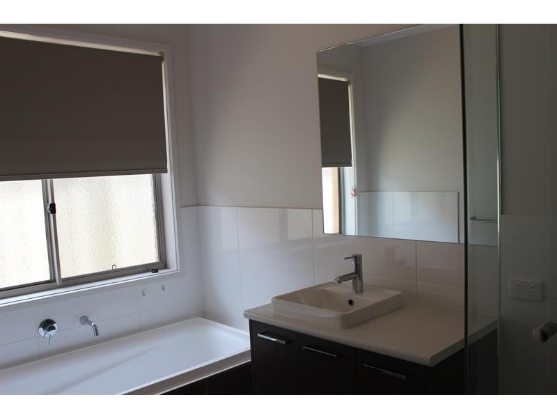 23 Hanrahan St, Hamilton Valley NSW 2641