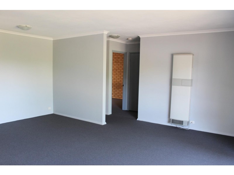 8 Karl Court, Lavington NSW 2641