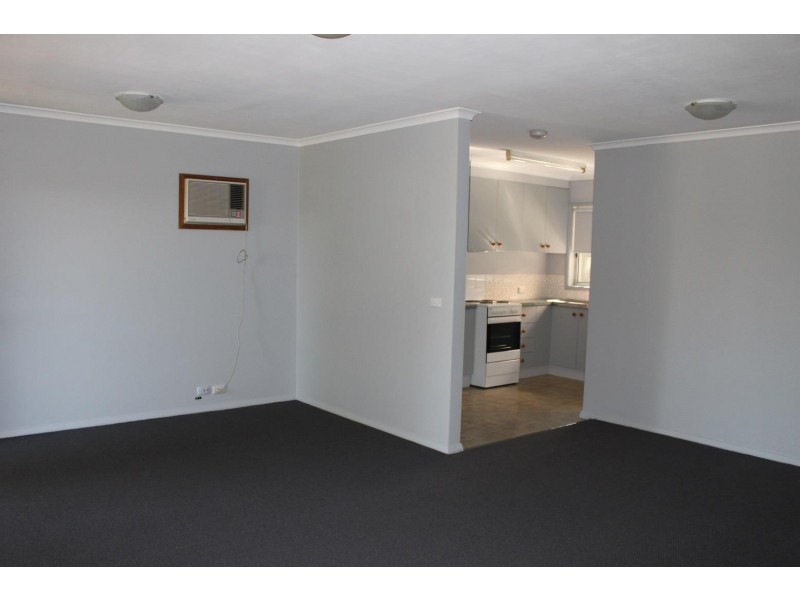 8 Karl Court, Lavington NSW 2641