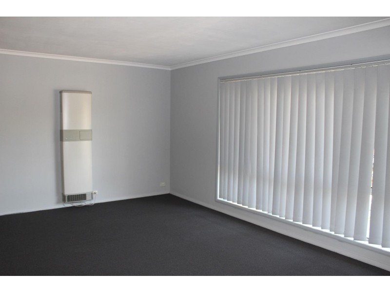 8 Karl Court, Lavington NSW 2641