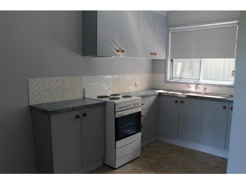 8 Karl Court, Lavington NSW 2641