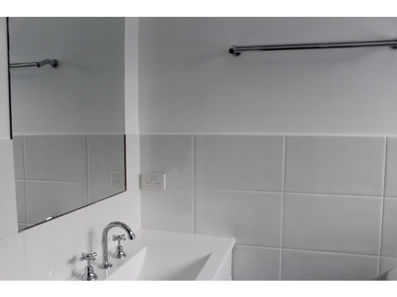 8 Karl Court, Lavington NSW 2641