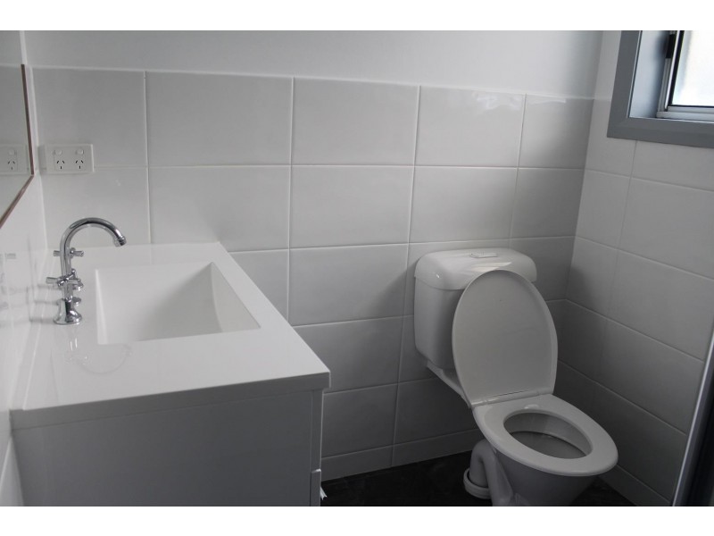 8 Karl Court, Lavington NSW 2641