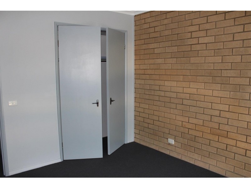 8 Karl Court, Lavington NSW 2641