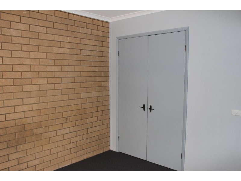 8 Karl Court, Lavington NSW 2641