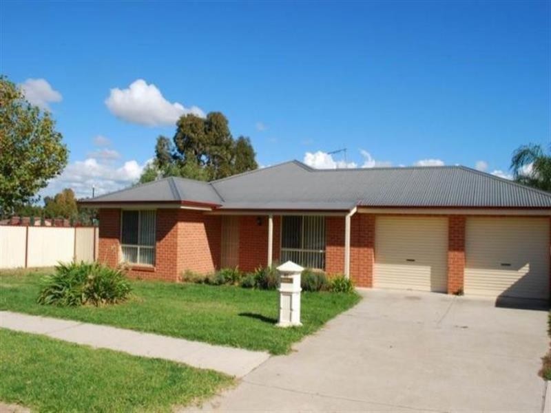 61 Jacaranda Street, West Albury NSW 2640