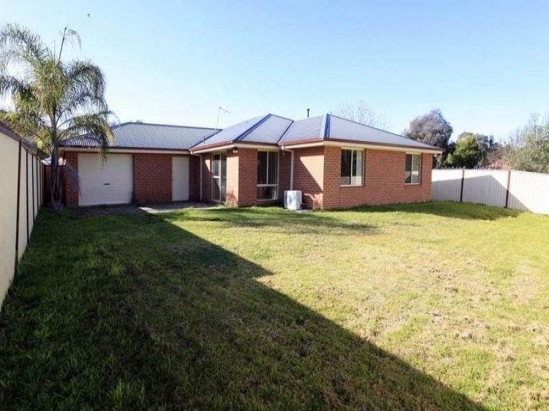 61 Jacaranda Street, West Albury NSW 2640