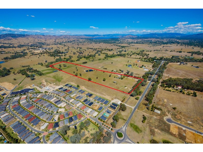 64 Table Top Road, Thurgoona NSW 2640